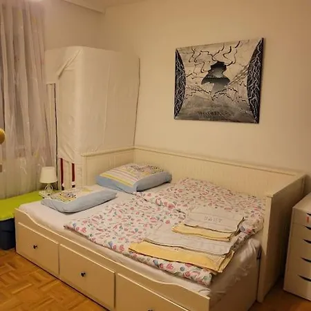 Welcome At Elvira's Haus Im Linzer Sueden Mit Garten Und Kinderspielplatz * لينتز